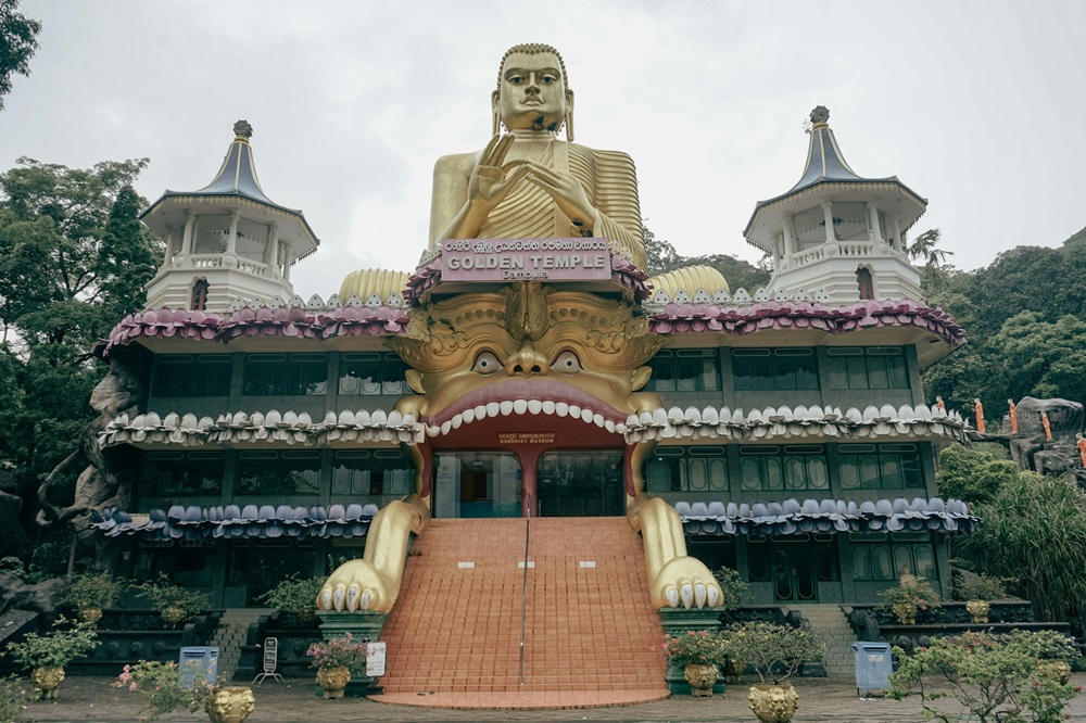 Dambulla Royal Cave Temple and Golden Temple